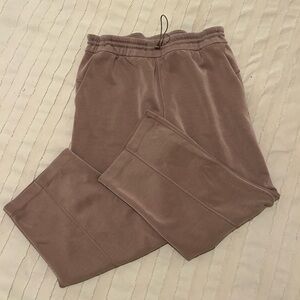 Lululemon Athletica Mauve Cropped Pants